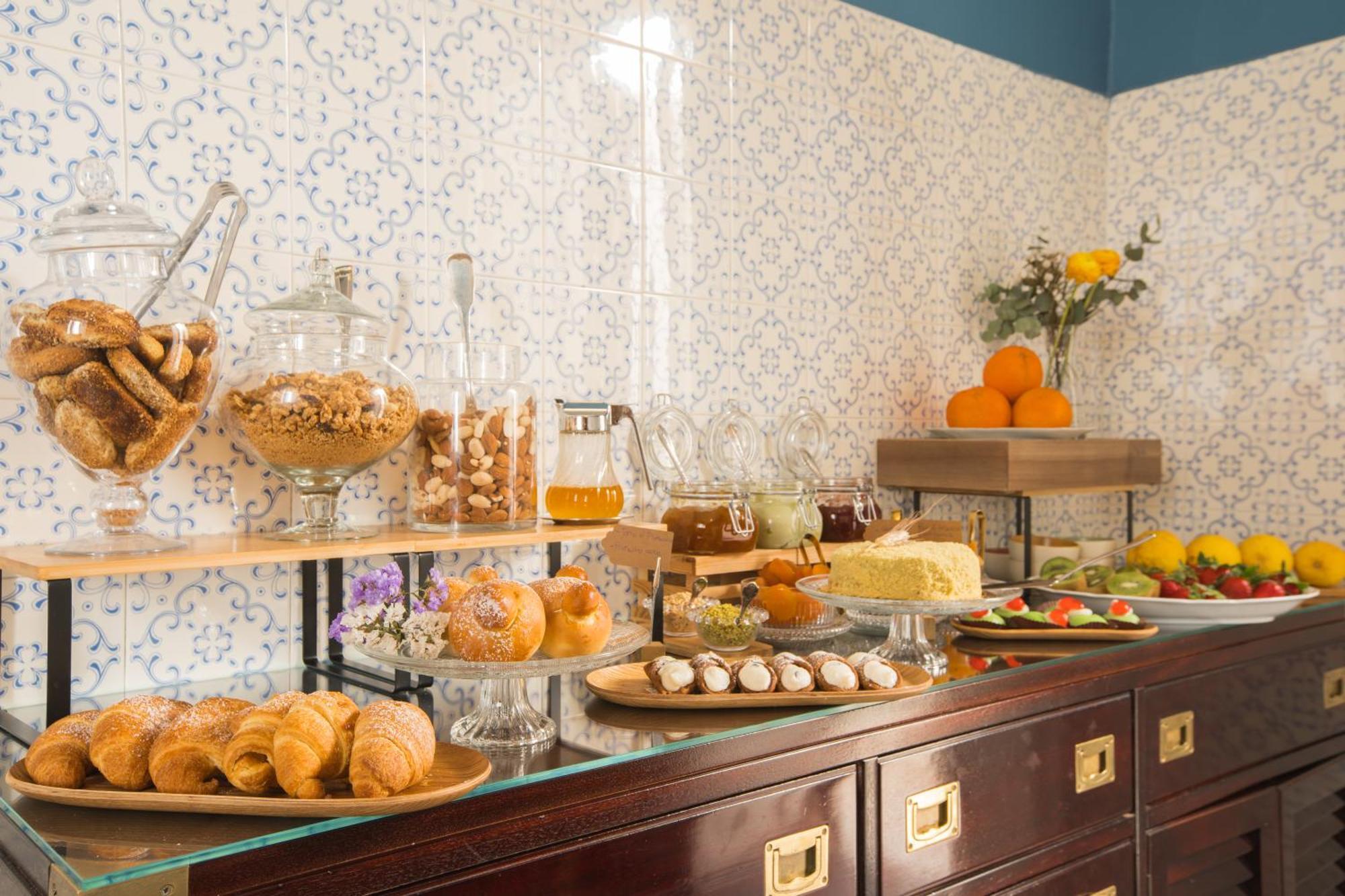 Bed & Breakfast Family Affair Luxury Rooms&suites 2*