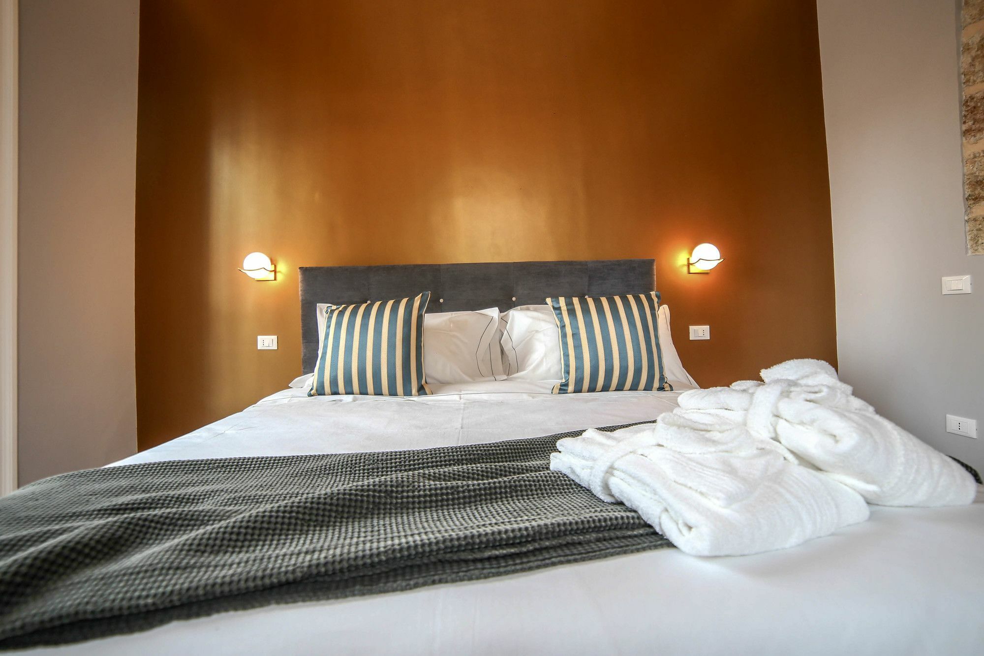 Bed & Breakfast Family Affair Luxury Rooms&suites 2*